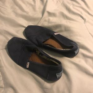 Navy blue toms